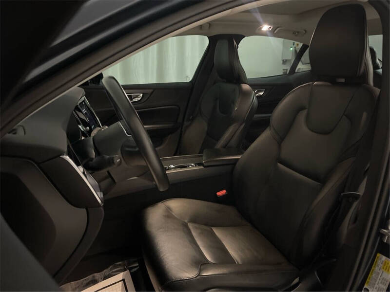 2020 Volvo S60 T5 Momentum