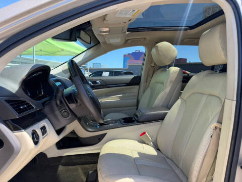 2017 Lincoln MKT Elite