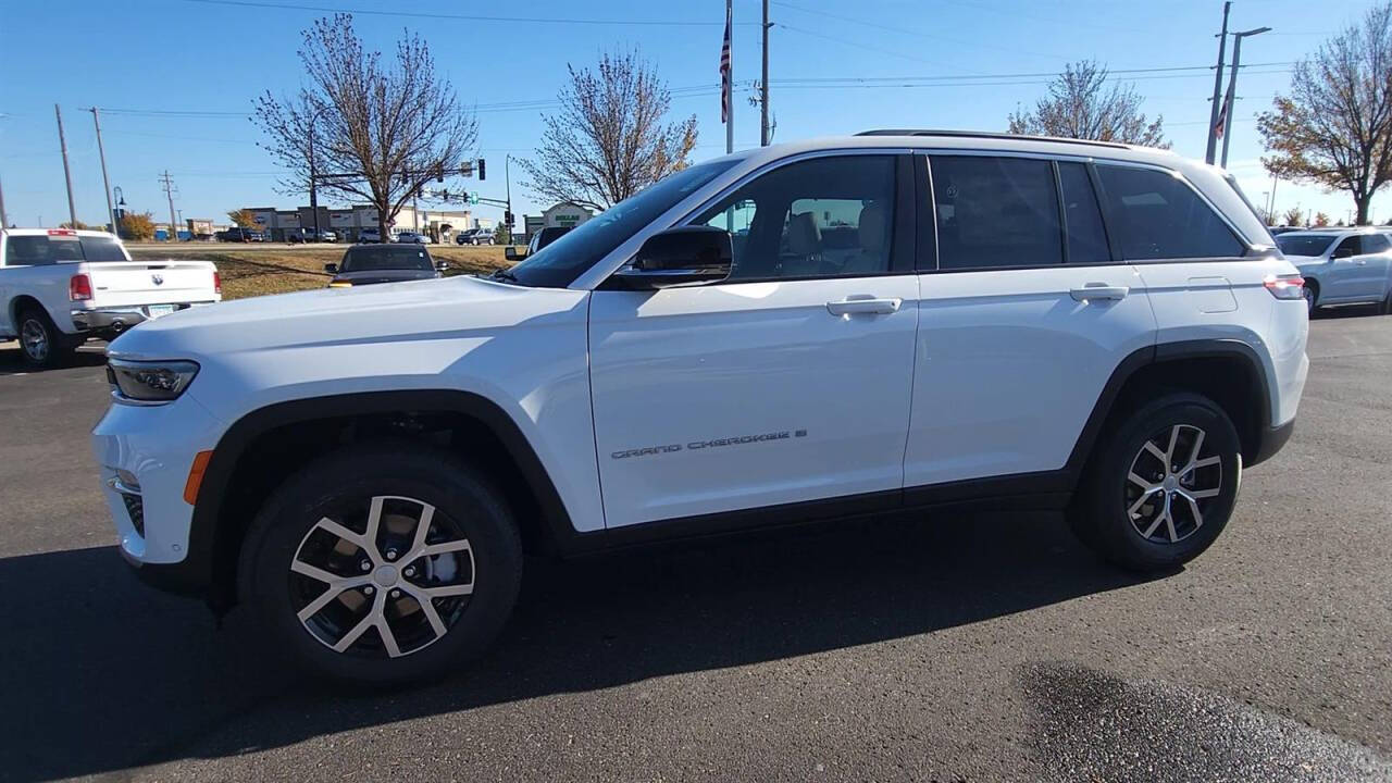 2025 Jeep Grand Cherokee for sale at Victoria Auto Sales in Victoria, MN