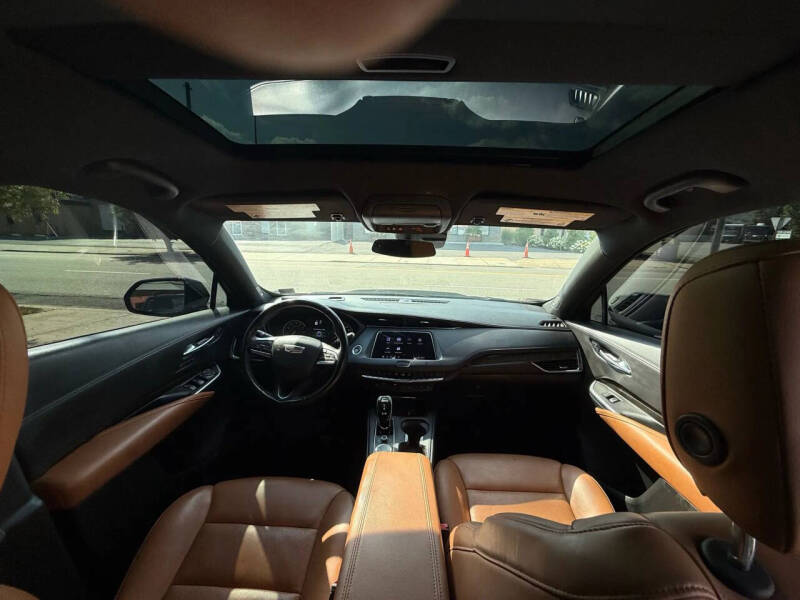 2020 Cadillac XT4 Premium Luxury