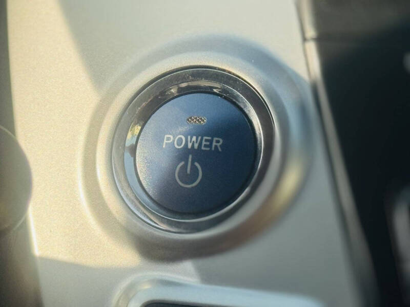 2014 Toyota Prius v Two