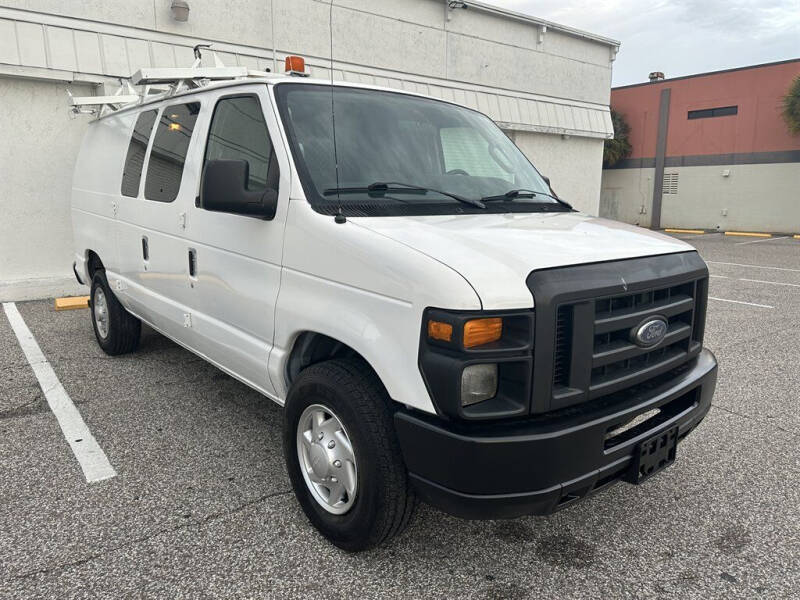 2011 Ford E-Series Econoline Van Commercial photo 3