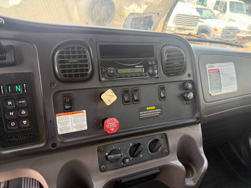 2014 Freightliner M2 106