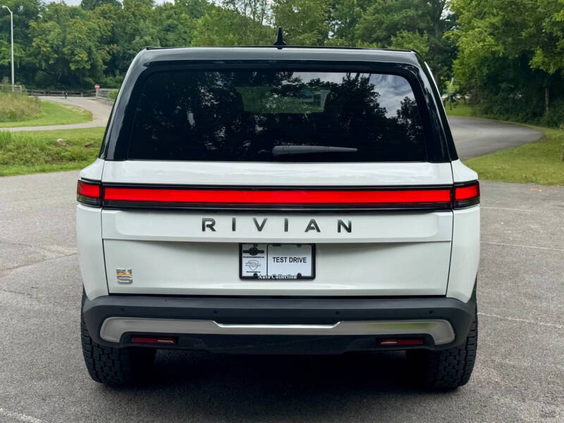 2023 Rivian R1S Adventure