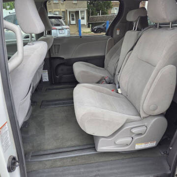 2017 Toyota Sienna LE 8-Passenger