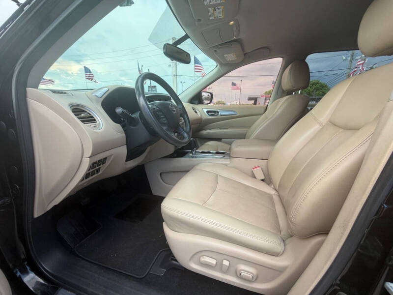 2017 Nissan Pathfinder SL