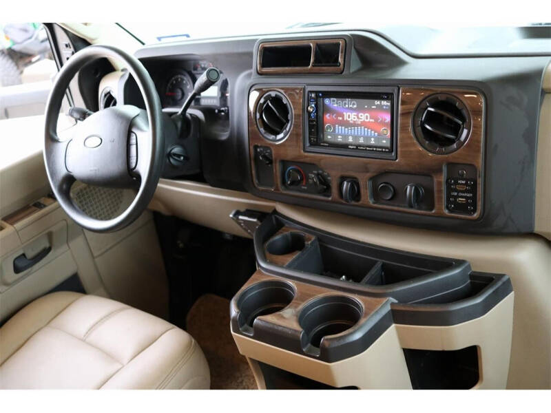 2017 Thor Motor Coach Chateau