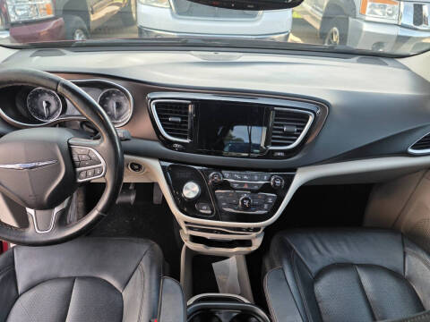 2017 Chrysler Pacifica Touring-L Plus