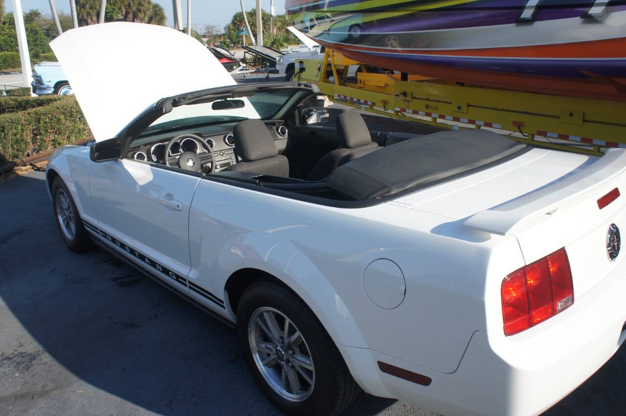 2005 Ford Mustang 17