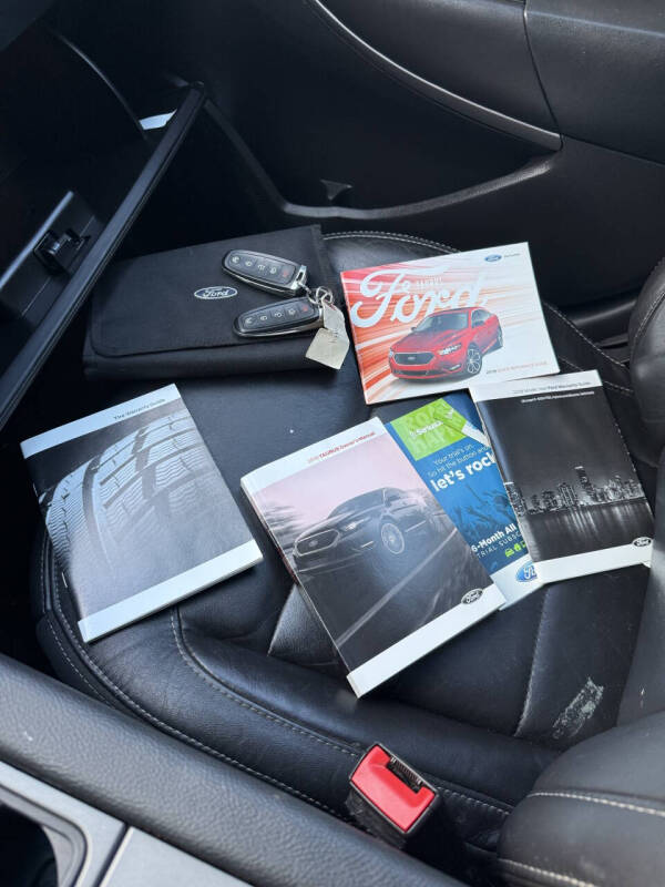 2018 Ford Taurus SEL