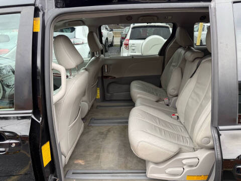 2014 Toyota Sienna XLE 8-Passenger