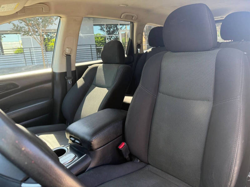 2020 Nissan Pathfinder S