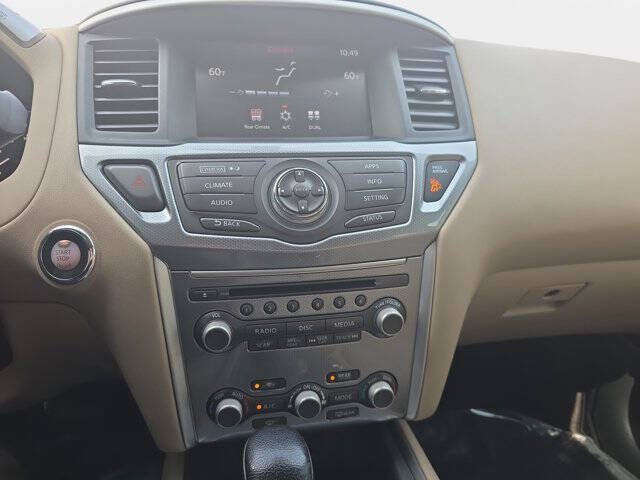 2017 Nissan Pathfinder SL