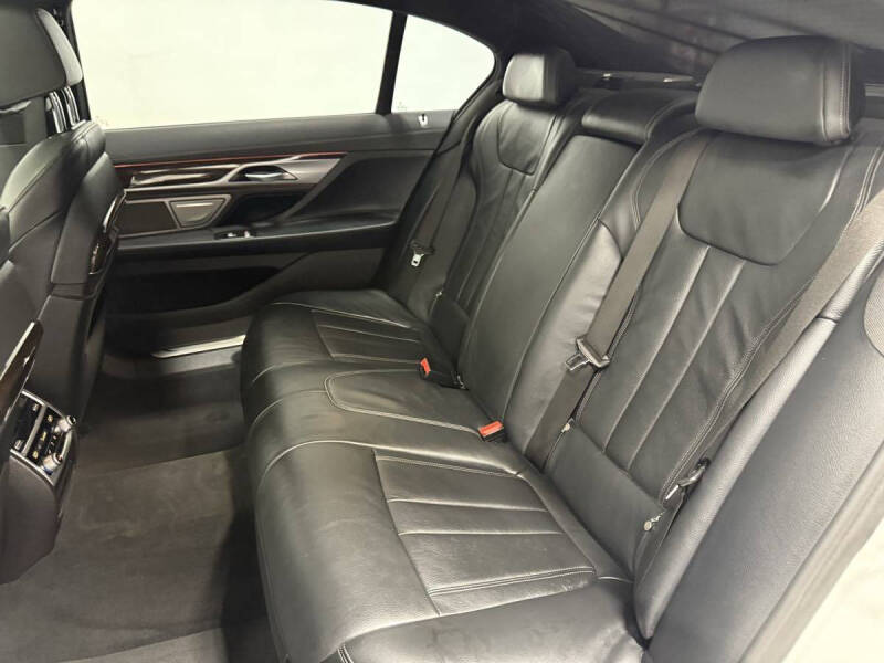 2022 BMW 7 Series 740i