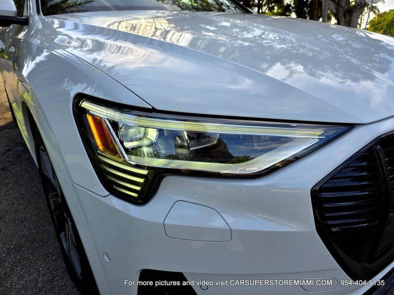 2021 Audi e-tron quattro Premium