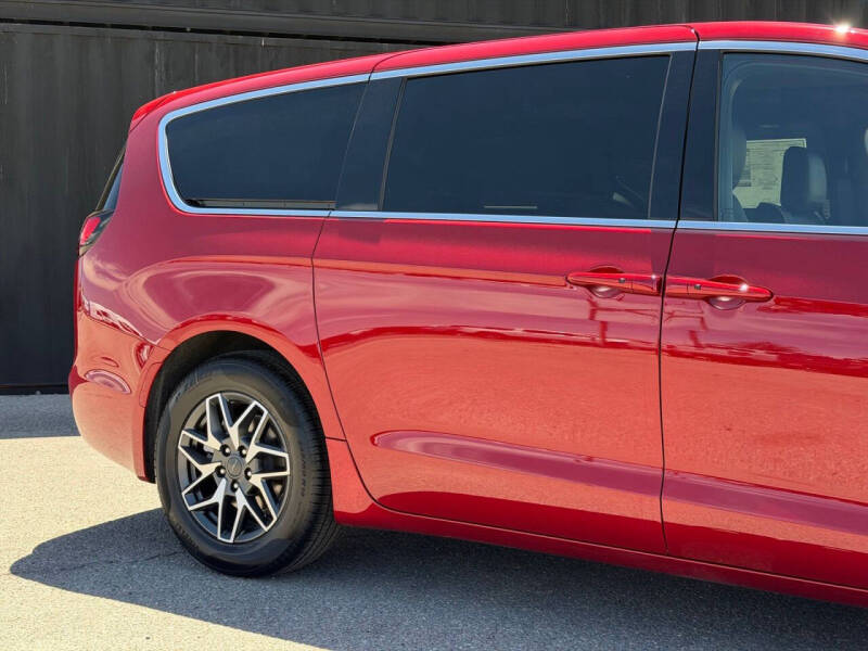 2027 Chrysler Pacifica Limited
