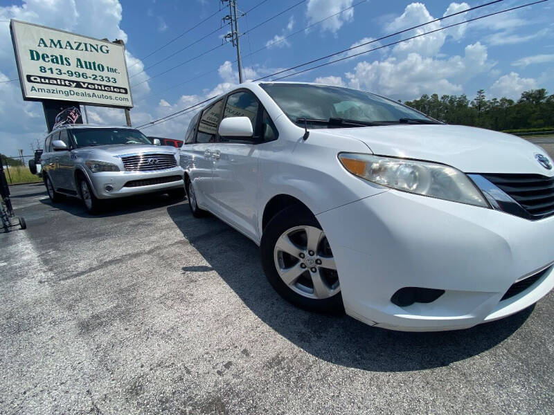 2014 Toyota Sienna null photo 3