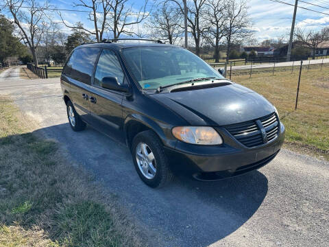 2005 Dodge Caravan for sale at TRAVIS AUTOMOTIVE in Corryton TN