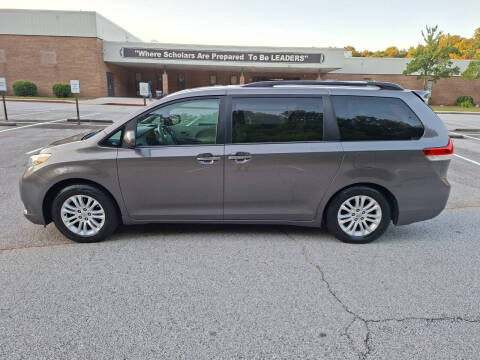 2013 Toyota Sienna XLE 8-Passenger