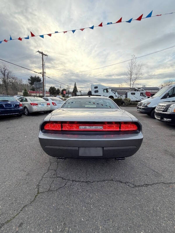 2011 Dodge Challenger SE