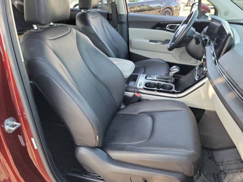 2024 Kia Carnival SX