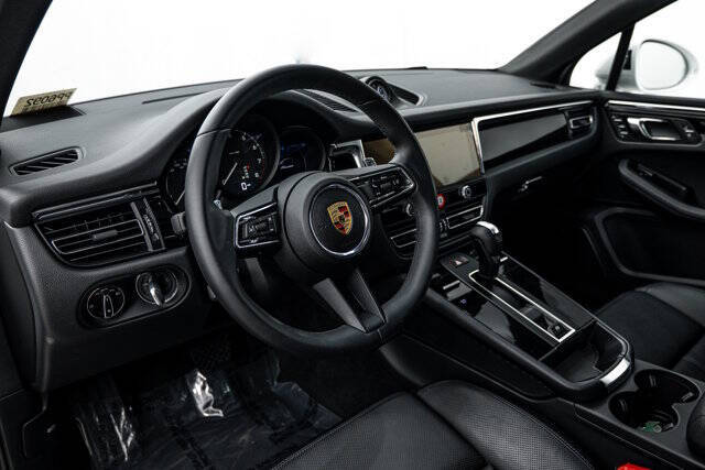 2025 Porsche Macan