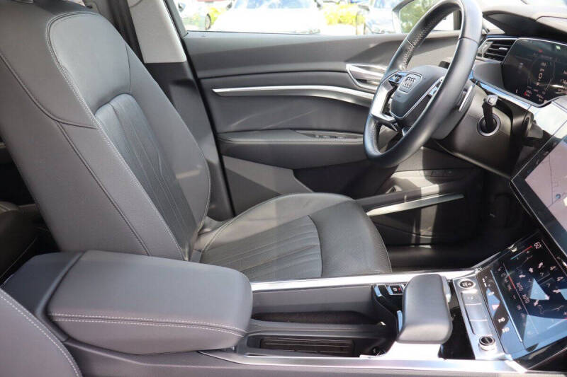 2021 Audi e-tron quattro Premium Plus