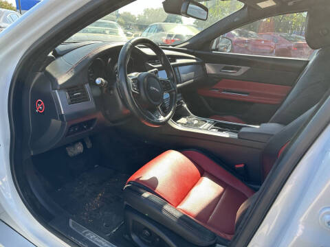 2016 Jaguar XF R-Sport