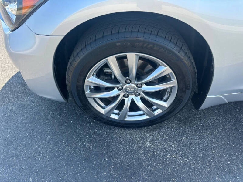 2015 Infiniti Q70 3.7