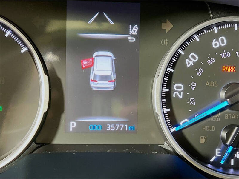 2022 Toyota RAV4 Hybrid SE