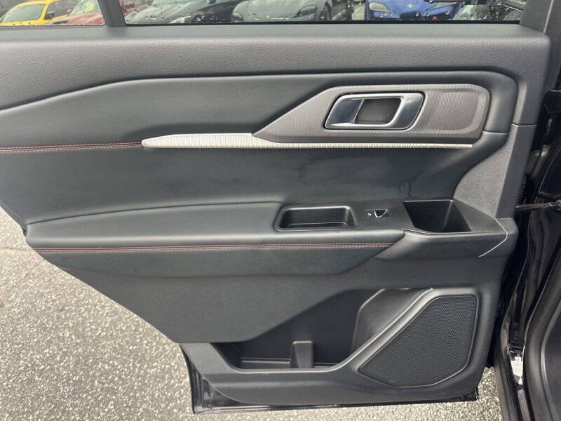 2025 Ford Explorer ST-Line