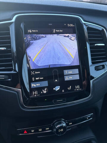 2016 Volvo XC90 T6 Momentum