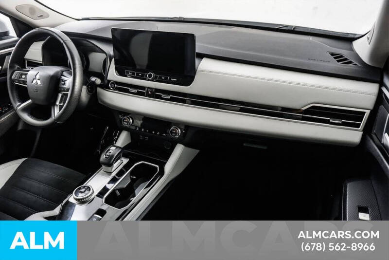 2025 Mitsubishi Outlander SE