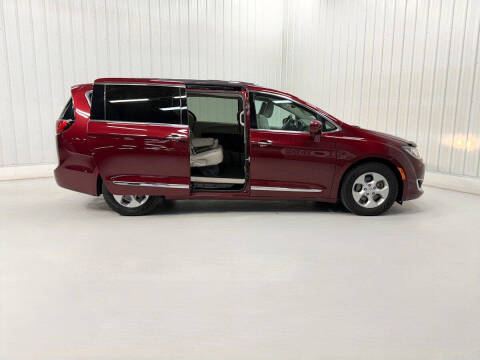 2017 Chrysler Pacifica Touring-L Plus