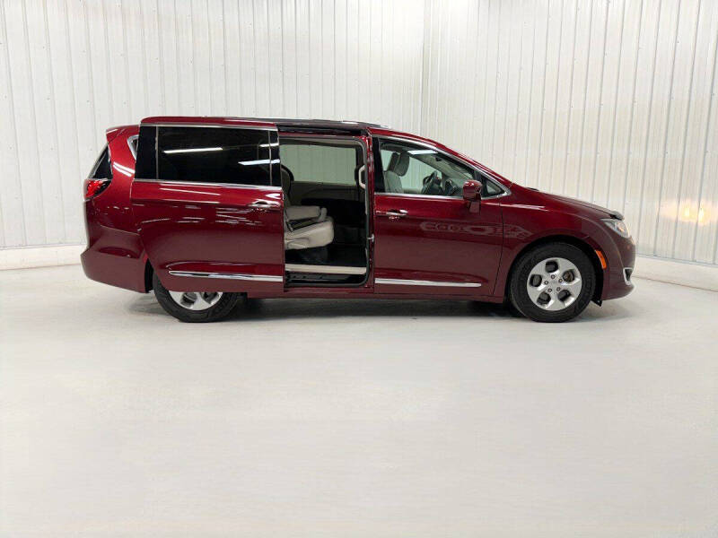 2017 Chrysler Pacifica Touring-L Plus