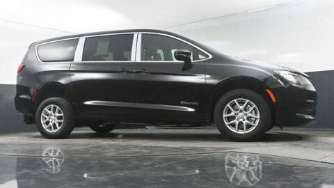 2025 Chrysler Voyager LX