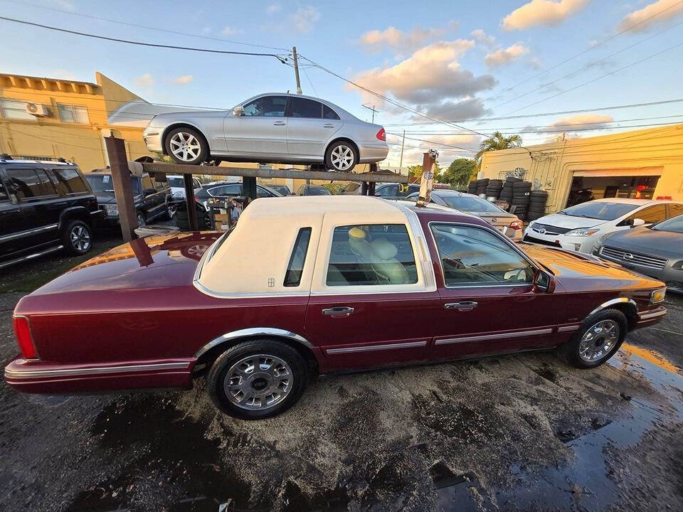 1996 Lincoln Town Car for sale at 911 Auto, LLC. in Hollywood, FL