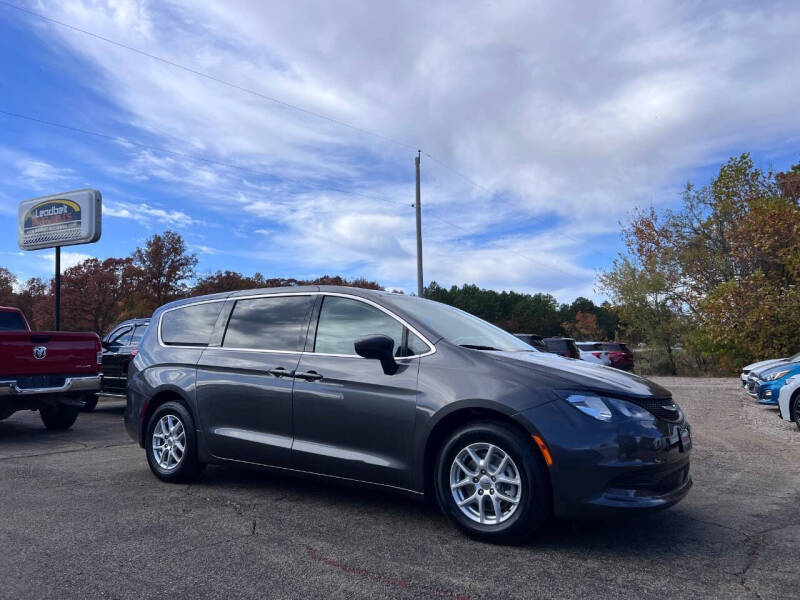 2023 Chrysler Voyager LX