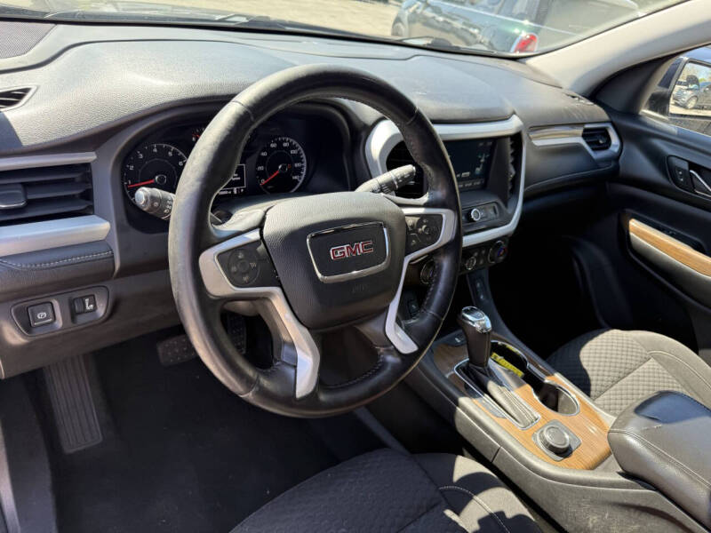 2017 GMC Acadia SLE-2