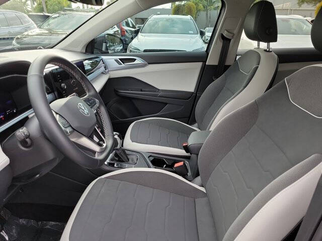 2025 Volkswagen Taos SE