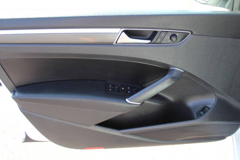 2018 Volkswagen Passat 2.0T R-Line