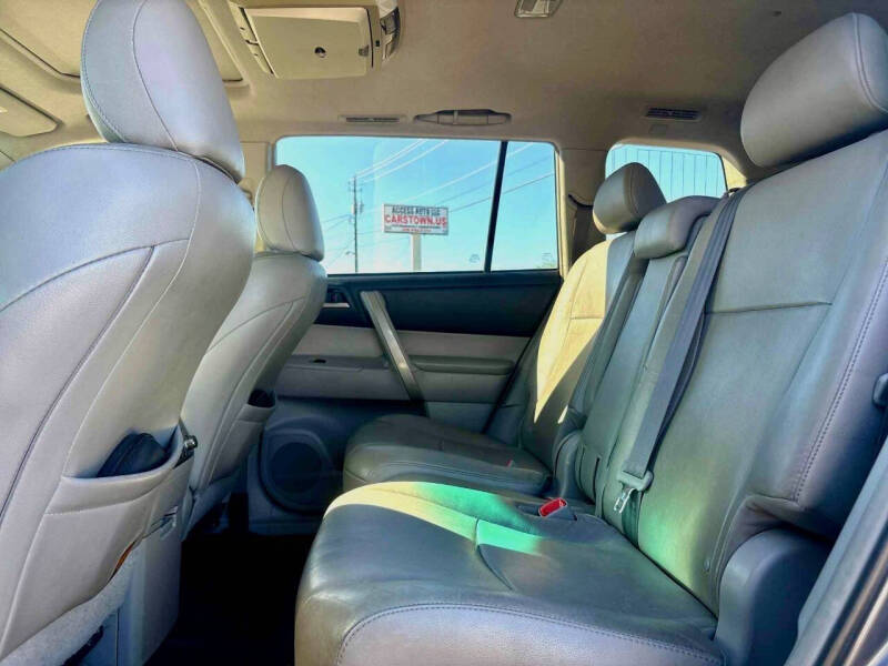 2012 Toyota Highlander SE