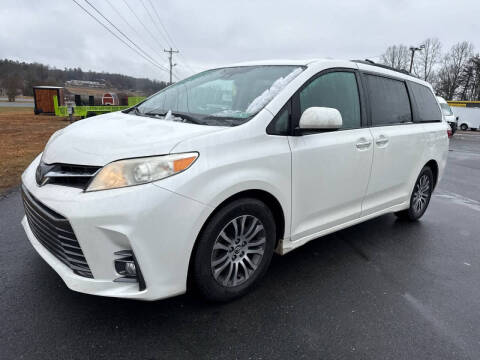 2018 Toyota Sienna XLE 7-Passenger Auto Access Seat