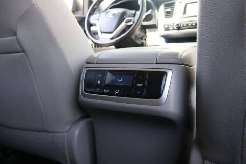 2017 Toyota Highlander LE