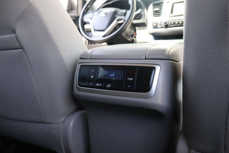 2017 Toyota Highlander LE