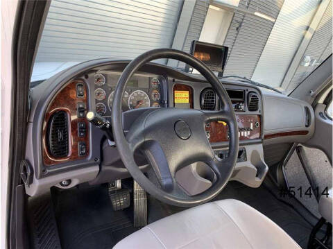 2018 Freightliner M2 106