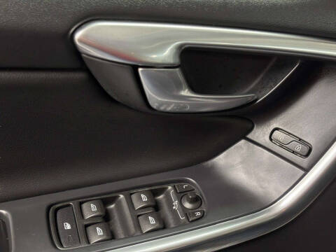 2017 Volvo XC60 T5 Dynamic