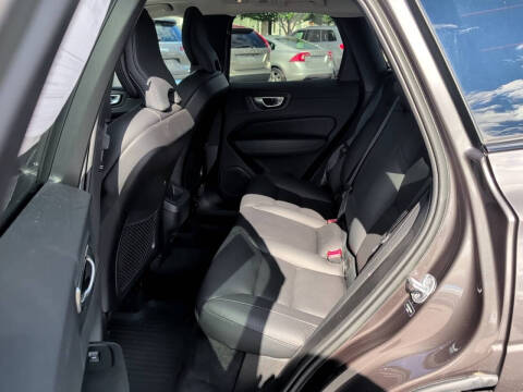 2023 Volvo XC60 B5 Plus Dark Theme