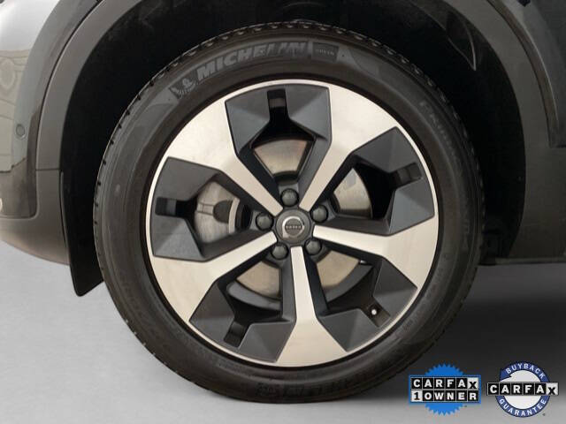 2025 Volvo XC40 B5 Plus Bright Theme