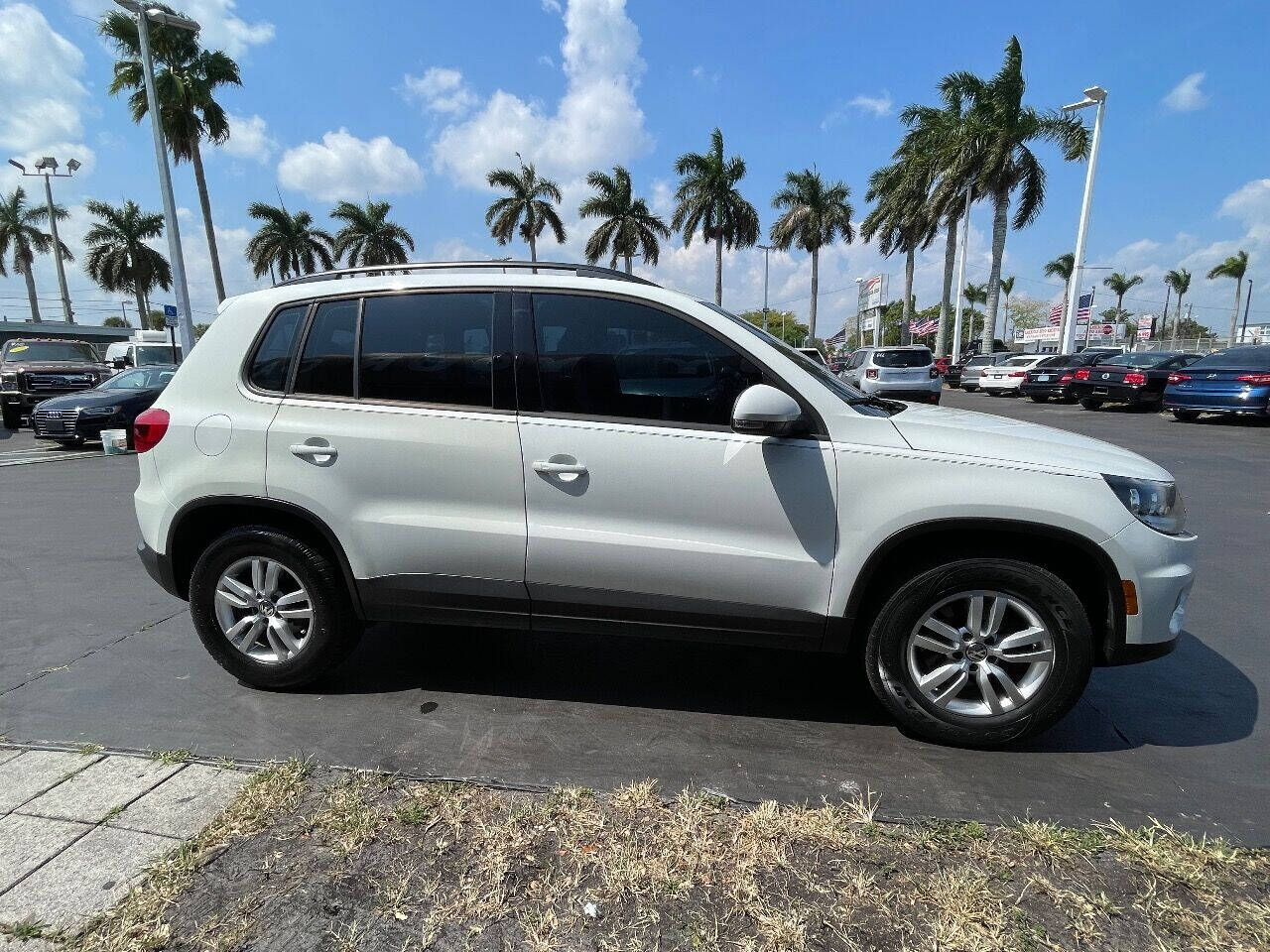 2016 Volkswagen Tiguan  - $10,900